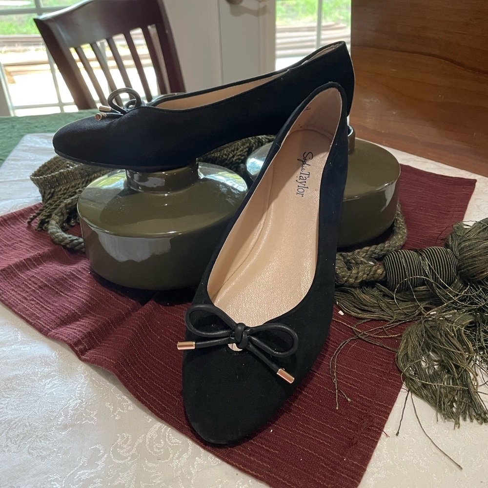 Item #43. Sophia Taylor ballerina flats